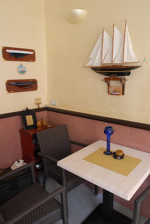 Antico Caffe' Del Moro Hotel Бонасола Екстериор снимка